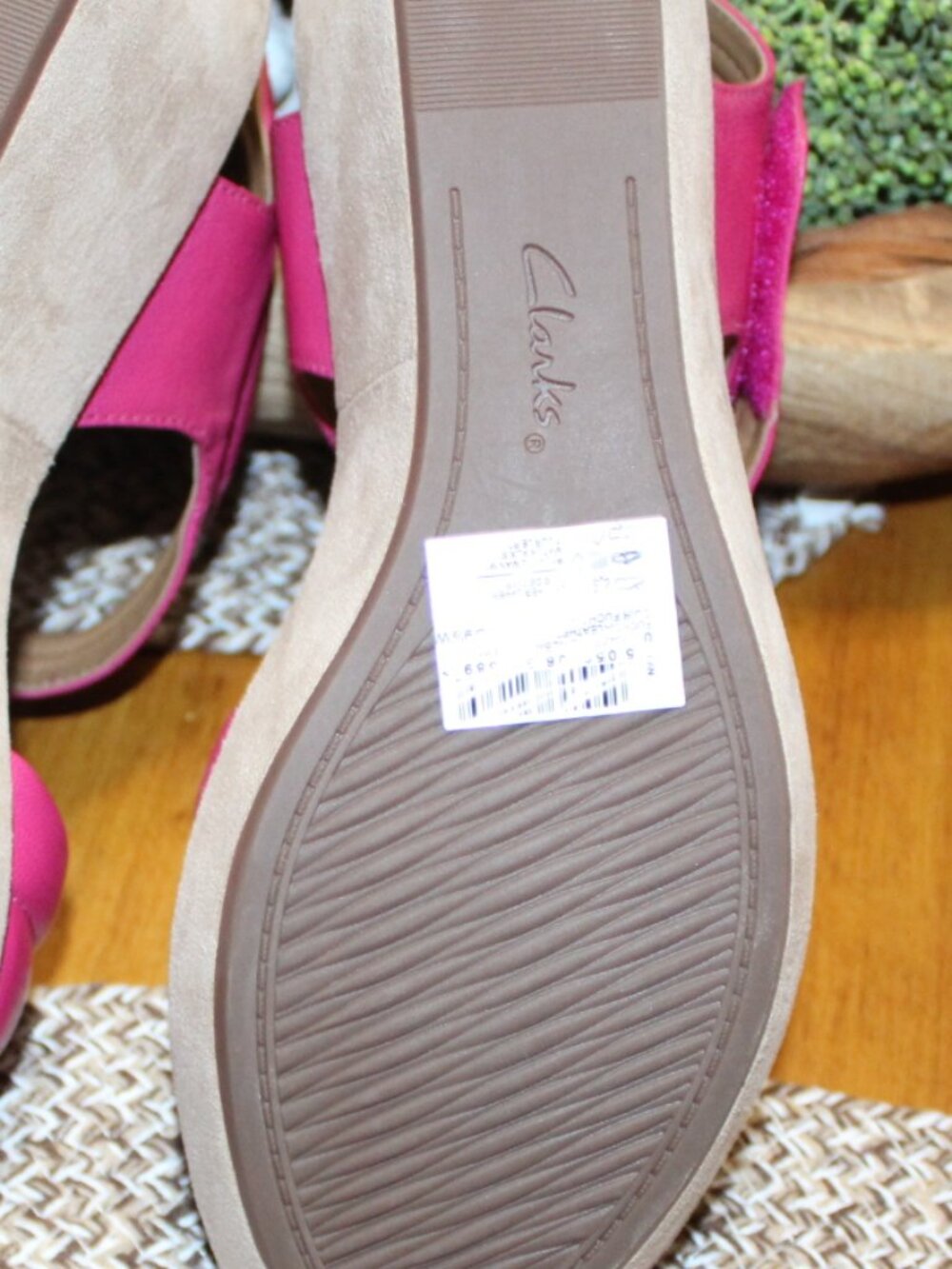 NWT Clark Hazelle Alba Quilted strap wedge sandals 9 1/2 WIDE FABULOUS!! - Picture 13 of 13